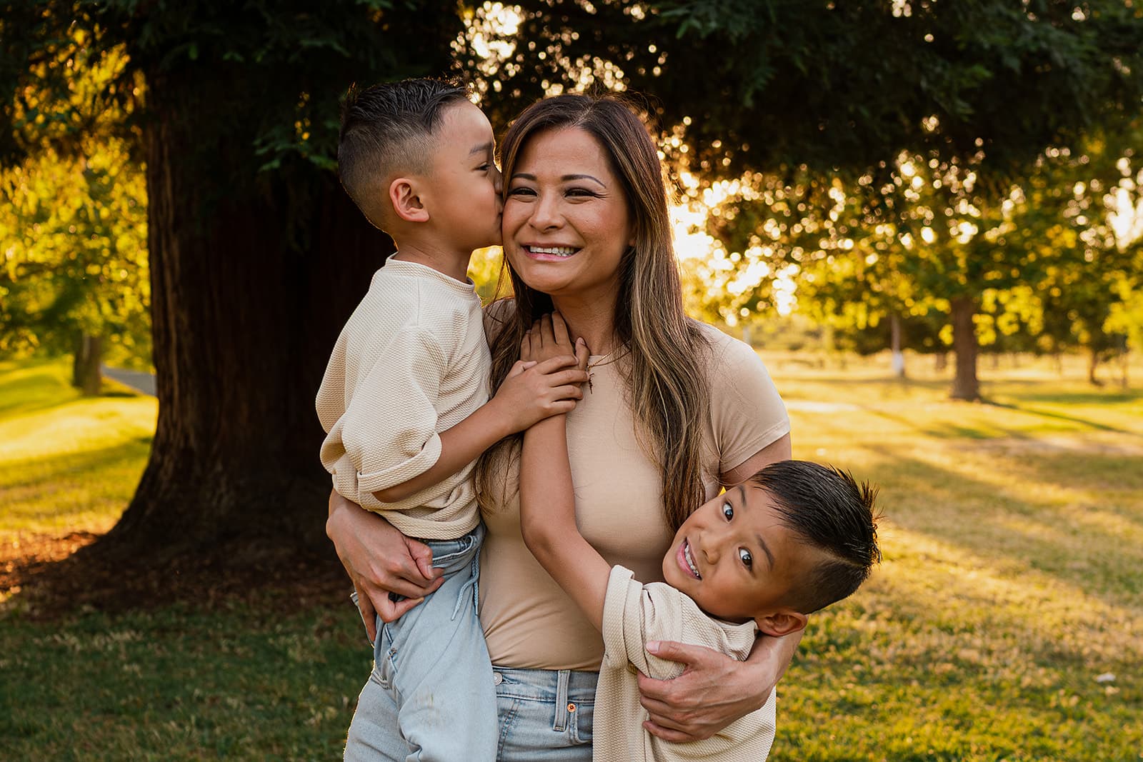 A little one giving mom a kiss